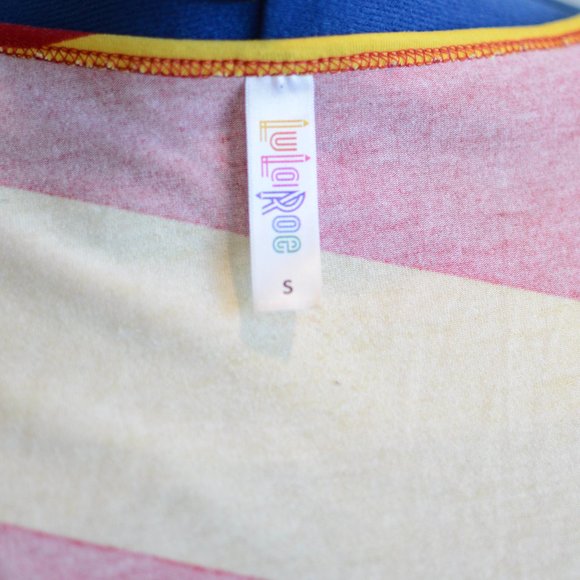 LuLaRoe Classic Tee in Gryffindor - Picture 3 of 4